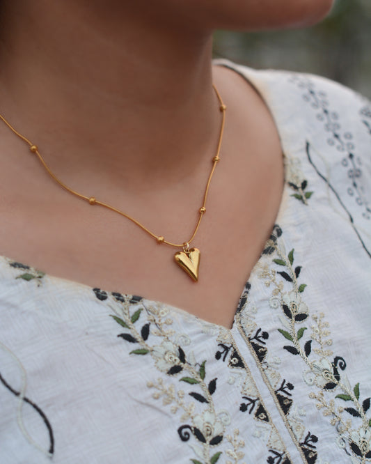 GOLDEN HEART NECKLACE