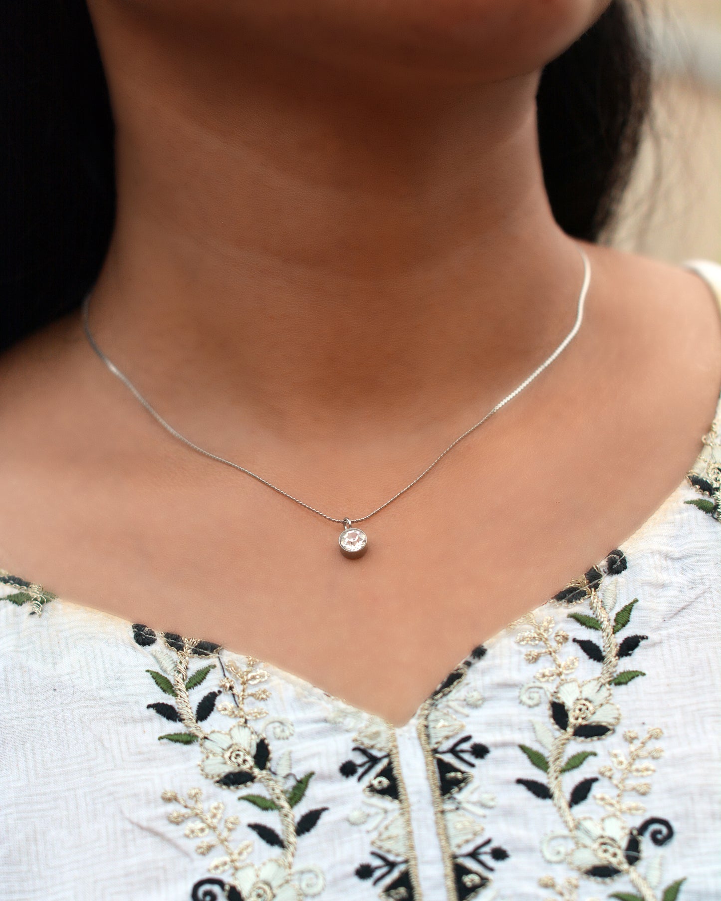 ELEGENT GEM NECKLACE