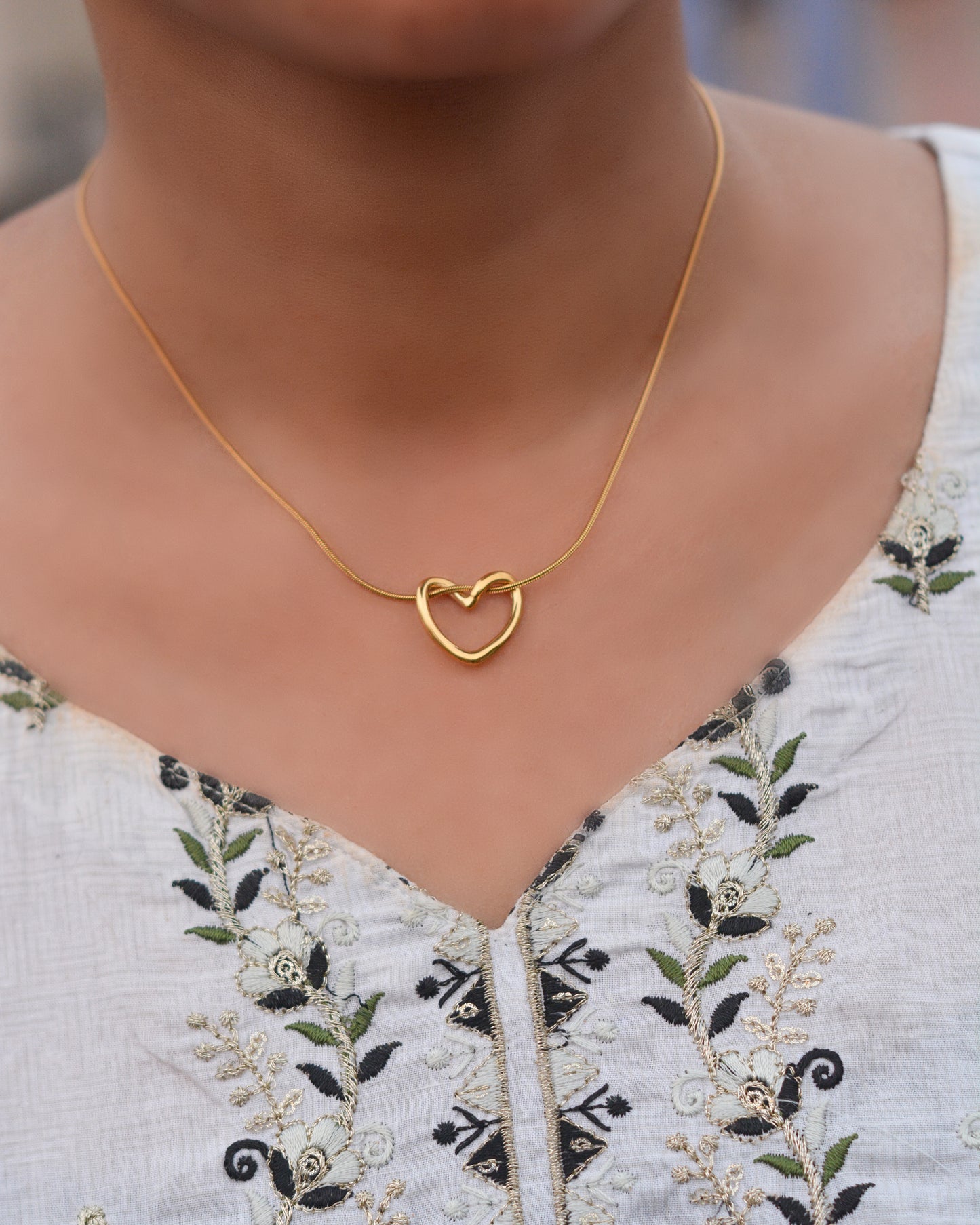 LINKED HEART NECKLACE