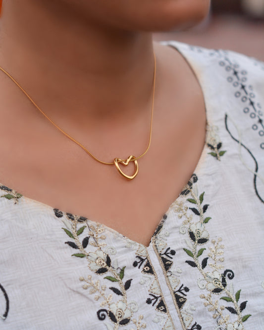LINKED HEART NECKLACE