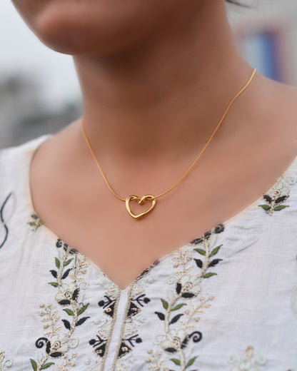 LINKED HEART NECKLACE