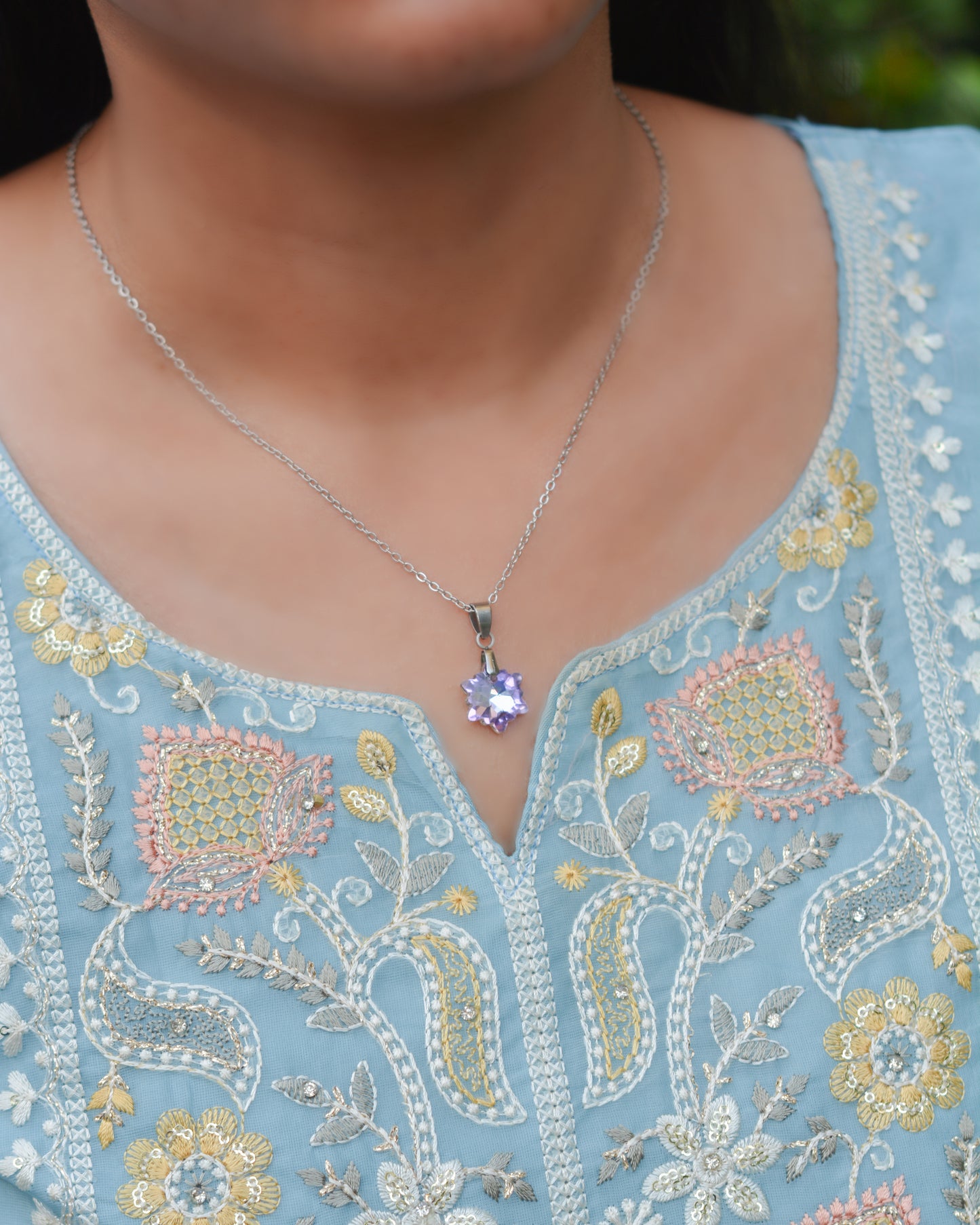 VIOLET NOVA NECKLACE