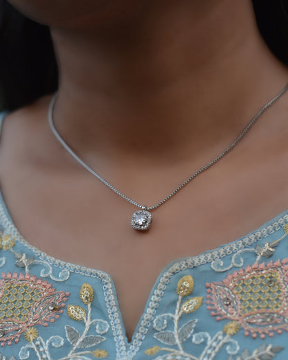 HALO WHISPER NECKLACE