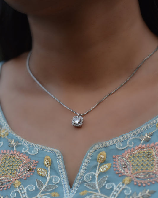 HALO WHISPER NECKLACE