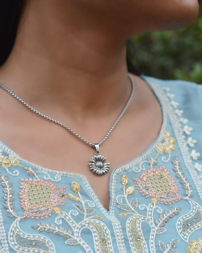 LUNAFLEUR NECKLACE