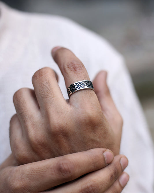 Celtic Loop Eternity Knot Ring